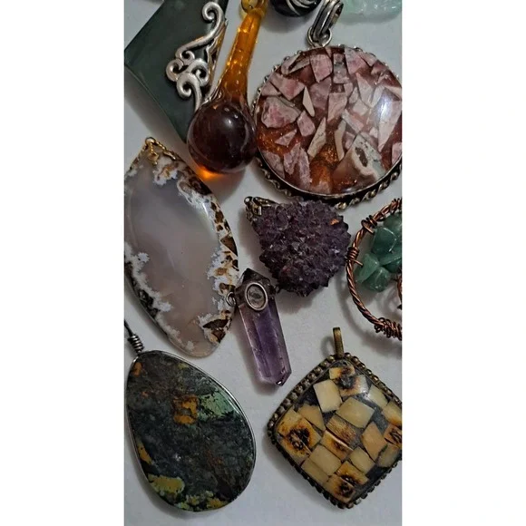 Huge Lot of 17 Vintage Pendants Glass Mixed Gemstones - Picture 5 of 11